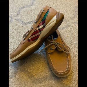 Women’s Sperry bluefish plaid boat shoes size 6M